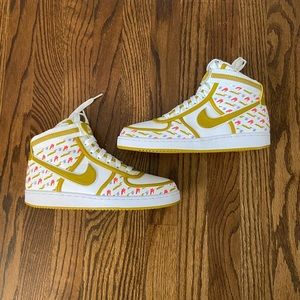 NWT 8.5 Nike Vandal Hi Tops